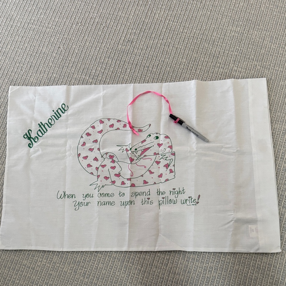 Personalized “Katherine” Pillowcase with Heart Lizard Design - White & Pink